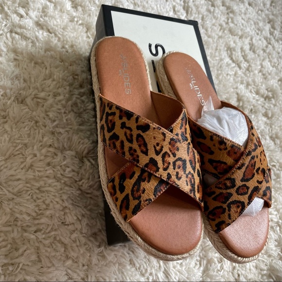 J Slides | NWT Tan Leopard Leather Reva Sandals Size 7 - Picture 5 of 5